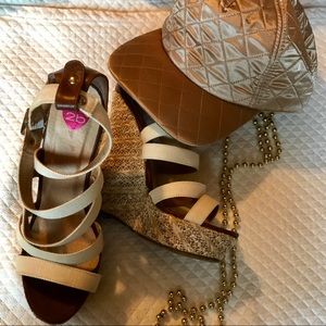 2b Bebe - Wedge sandales 👡 Like New